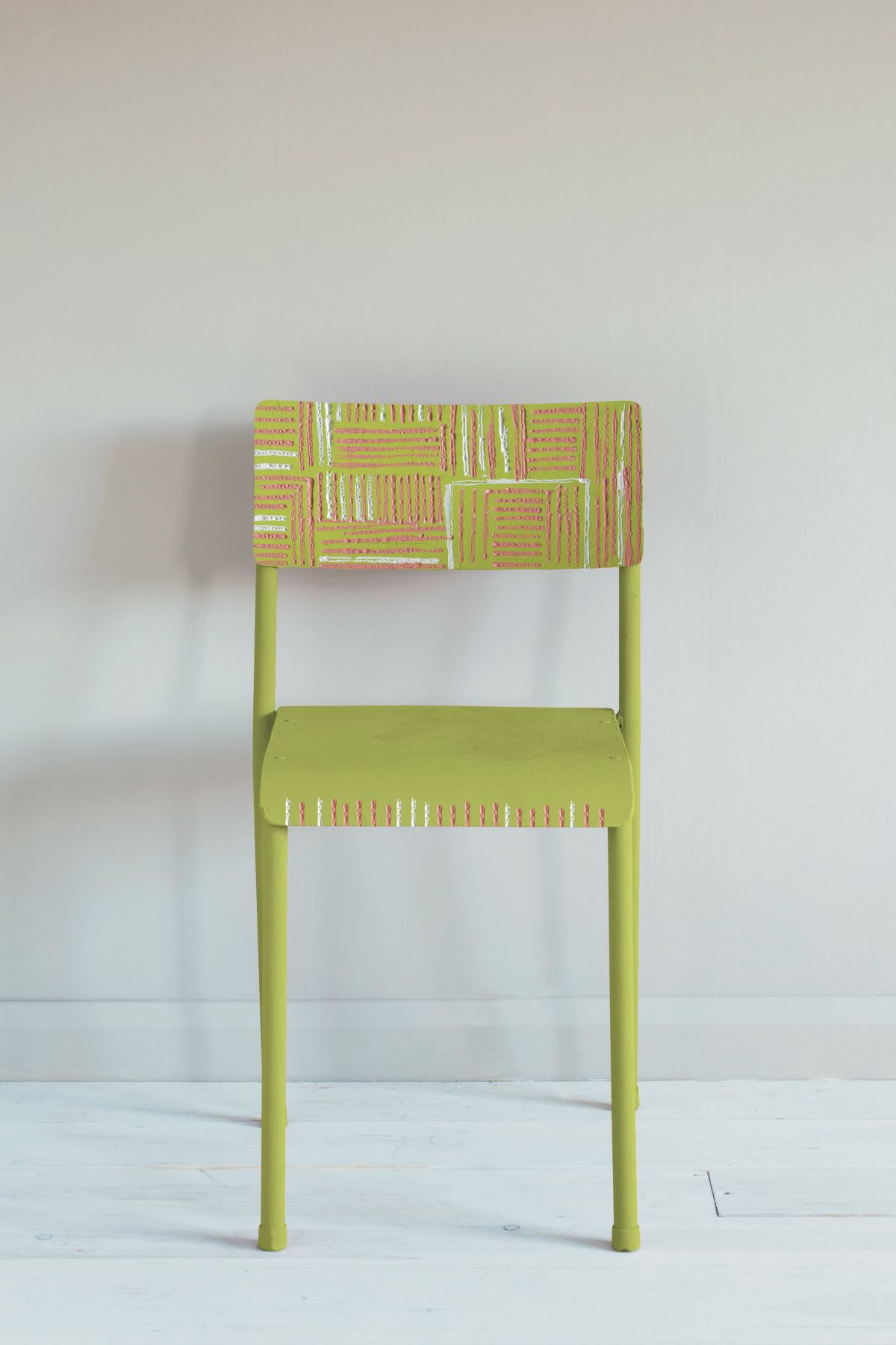 Renowacja krzesła drewnianego z farbami Annie Sloan Firle Annie Sloan